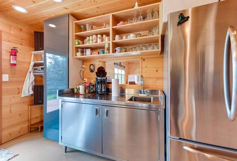 Spacious Soldotna Home W/ Mackey Lake Views!