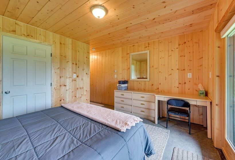 Spacious Soldotna Home W/ Mackey Lake Views!