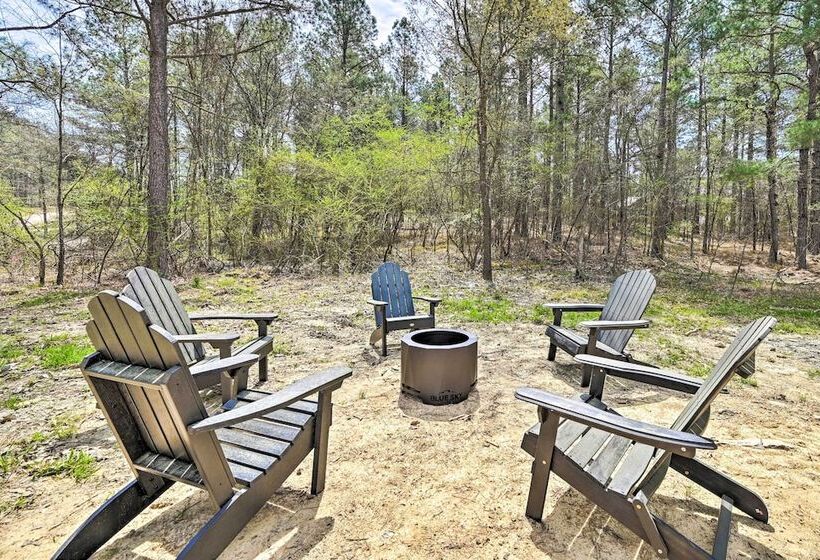 Private Hot Tub, Outdoor Fireplace: Broken Bow Gem