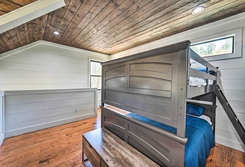 Private Hot Tub, Outdoor Fireplace: Broken Bow Gem