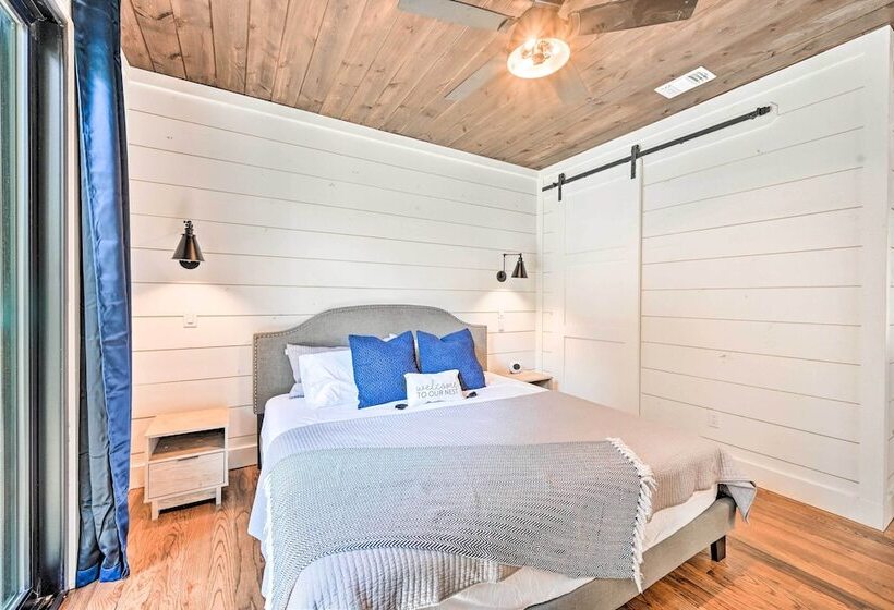 Private Hot Tub, Outdoor Fireplace: Broken Bow Gem