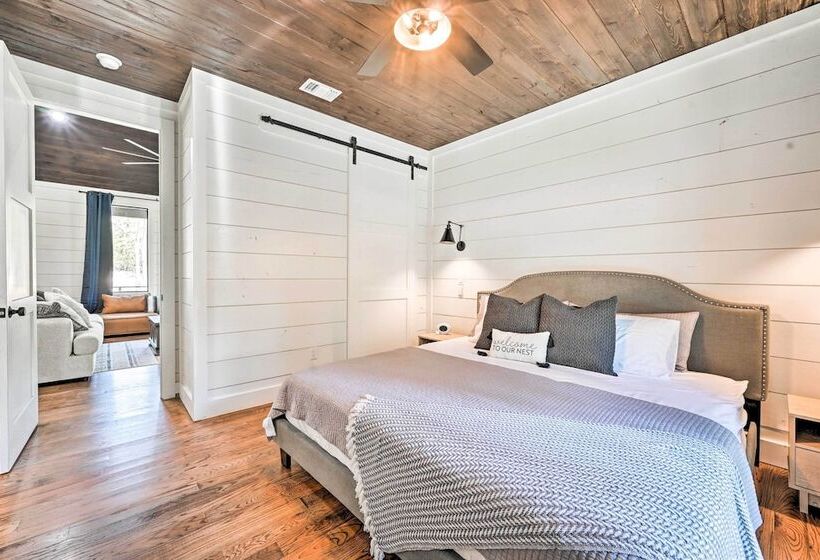 Private Hot Tub, Outdoor Fireplace: Broken Bow Gem