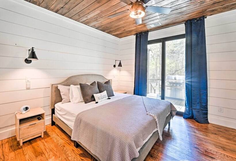 Private Hot Tub, Outdoor Fireplace: Broken Bow Gem