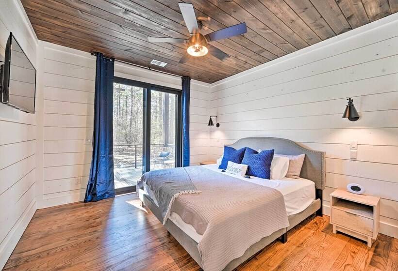 Private Hot Tub, Outdoor Fireplace: Broken Bow Gem