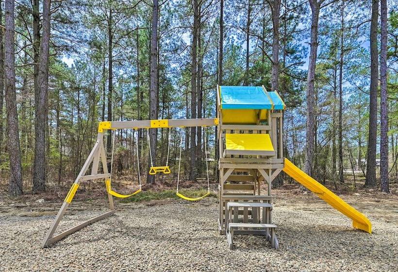 Private Hot Tub, Outdoor Fireplace: Broken Bow Gem