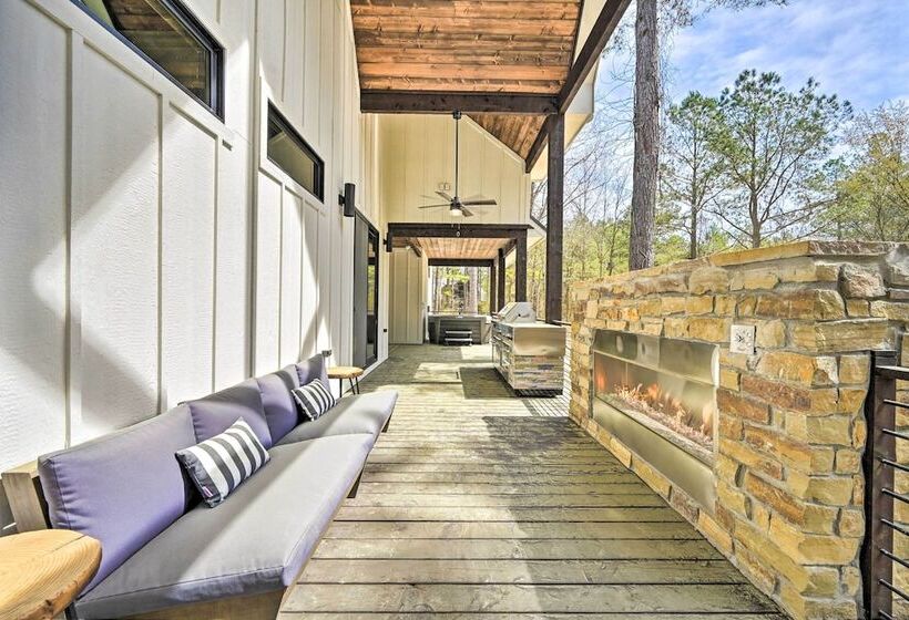 Private Hot Tub, Outdoor Fireplace: Broken Bow Gem