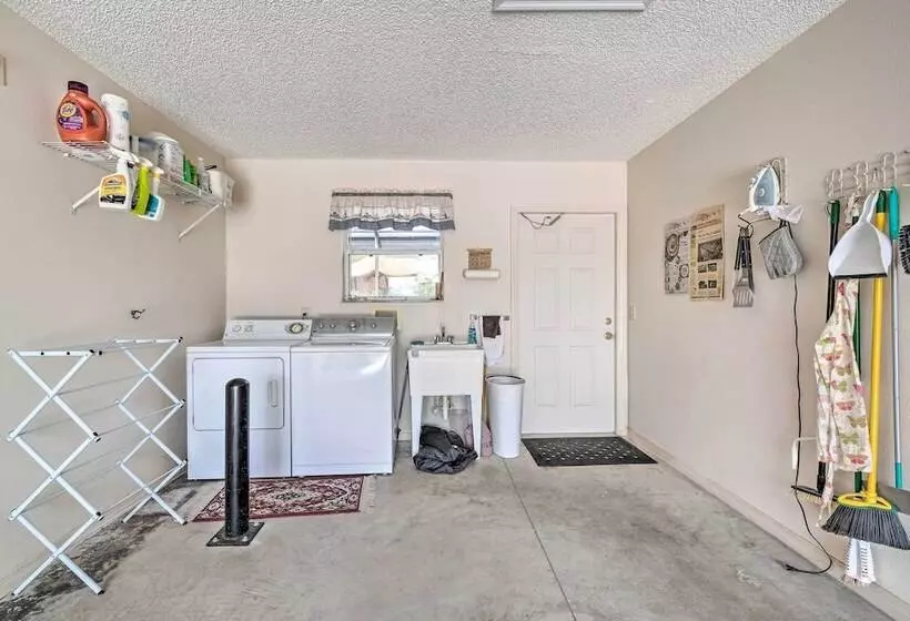 Home In The Villages W/ Lanai & Private Hot Tub!