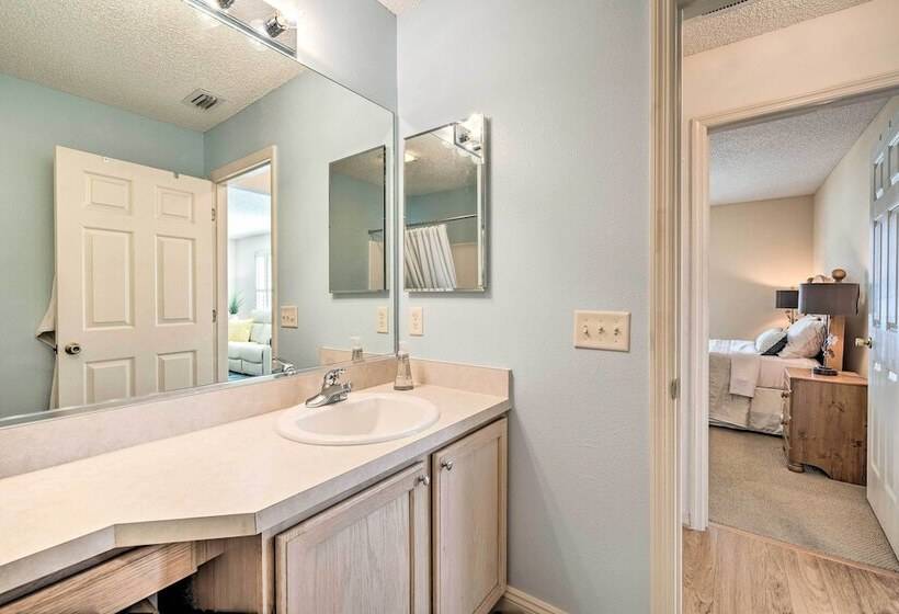 Home In The Villages W/ Lanai & Private Hot Tub!