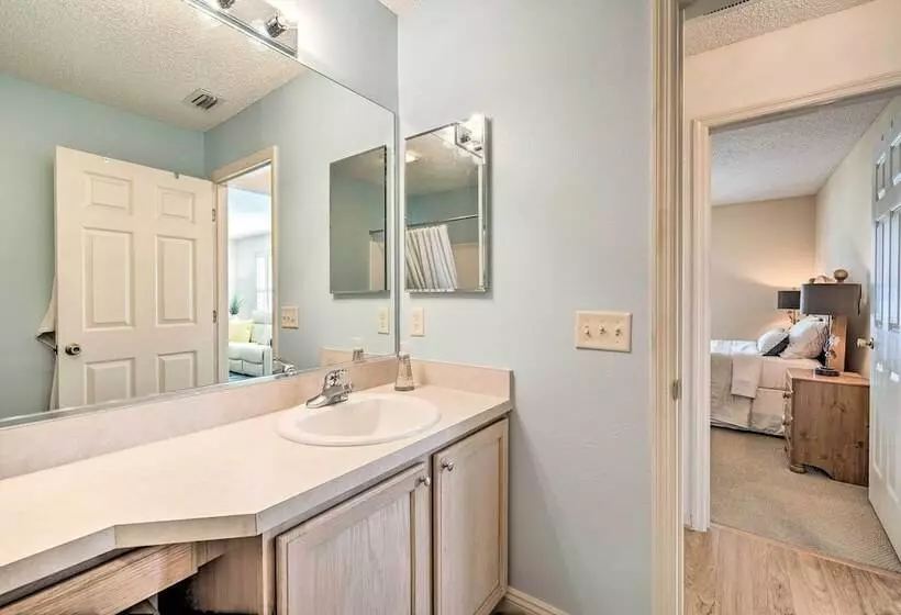 Home In The Villages W/ Lanai & Private Hot Tub!