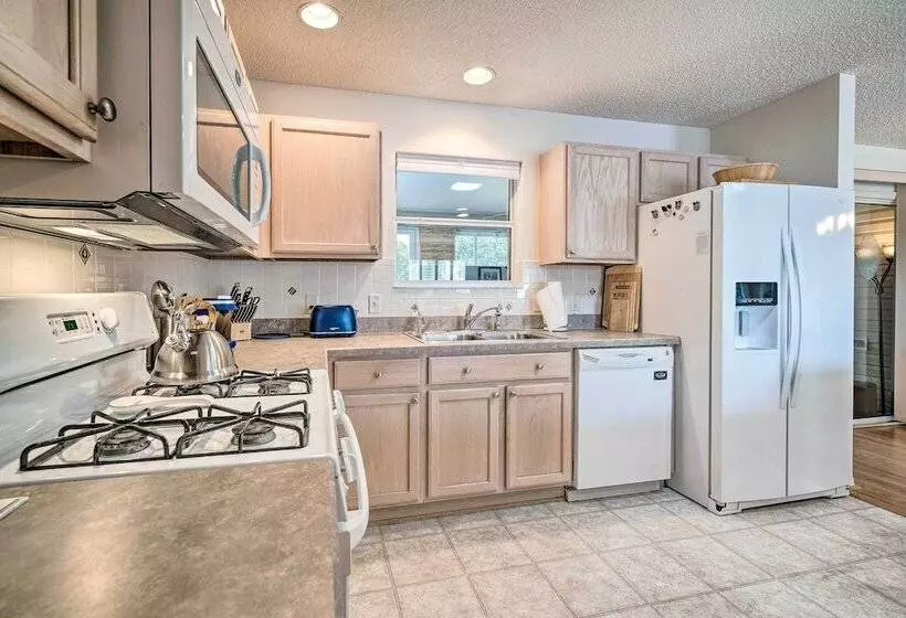 Home In The Villages W/ Lanai & Private Hot Tub!