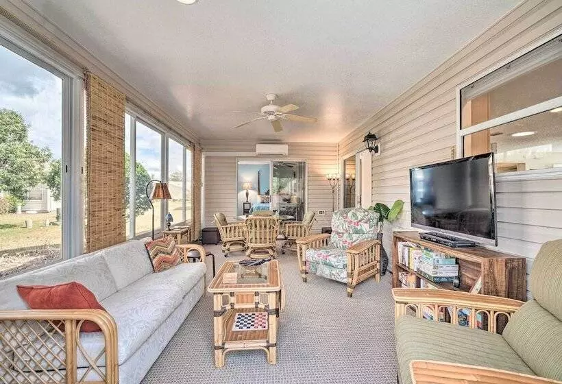 Home In The Villages W/ Lanai & Private Hot Tub!