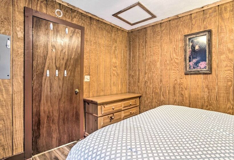 Turkey Creek Cove Clyde Cabin W/ Mtn Views!