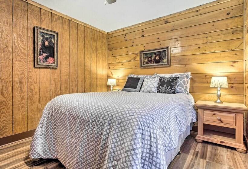 Turkey Creek Cove Clyde Cabin W/ Mtn Views!