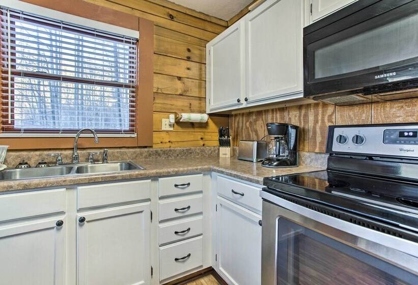 Turkey Creek Cove Clyde Cabin W/ Mtn Views!