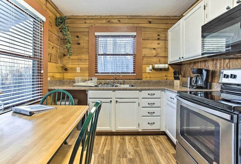 Turkey Creek Cove Clyde Cabin W/ Mtn Views!