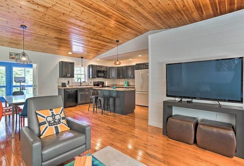 Updated Family Home ~ 1 Mile To Delaware River!