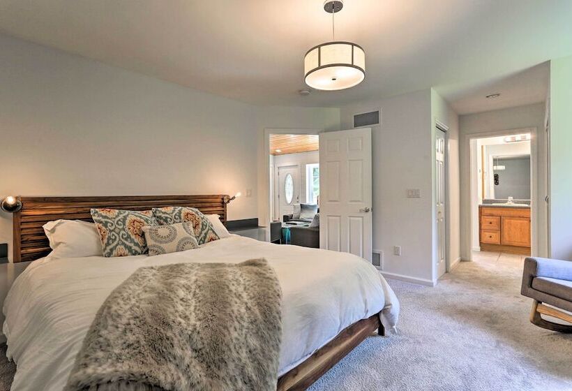 Updated Family Home ~ 1 Mile To Delaware River!