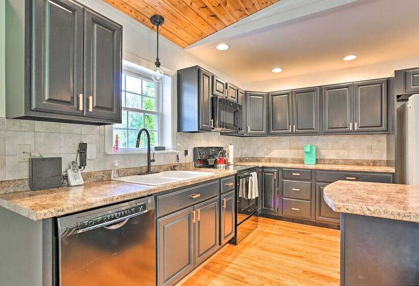 Updated Family Home ~ 1 Mile To Delaware River!