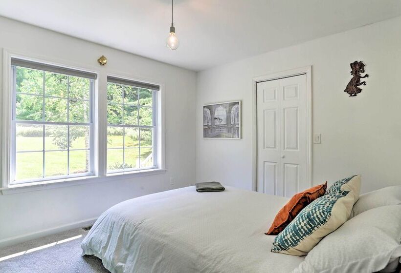 Updated Family Home ~ 1 Mile To Delaware River!