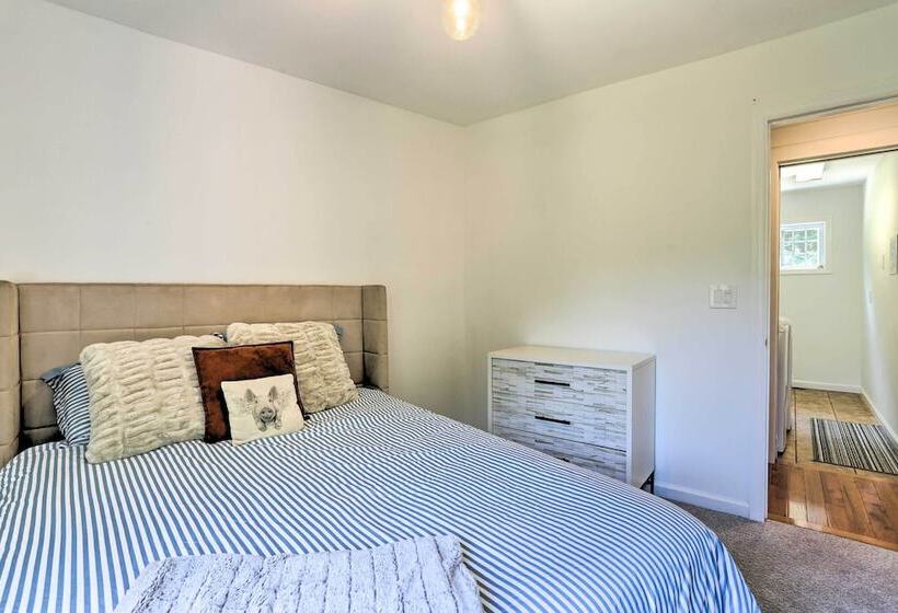 Updated Family Home ~ 1 Mile To Delaware River!