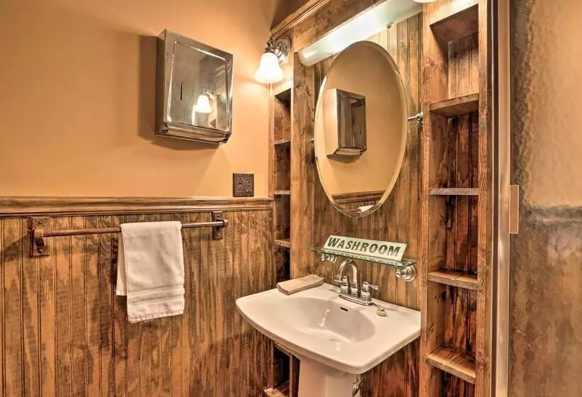 Wildlife Lodge  Columbia Retreat Off I 70!