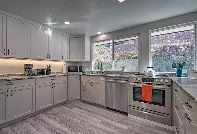 Zion Haven  W/ Fire Pit: 23 Mi To Nat L Park!