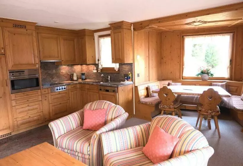 Aparthotel Chesa Bellaval