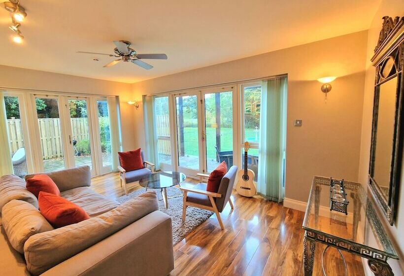 Colleton Cottage At Lovelady Shield