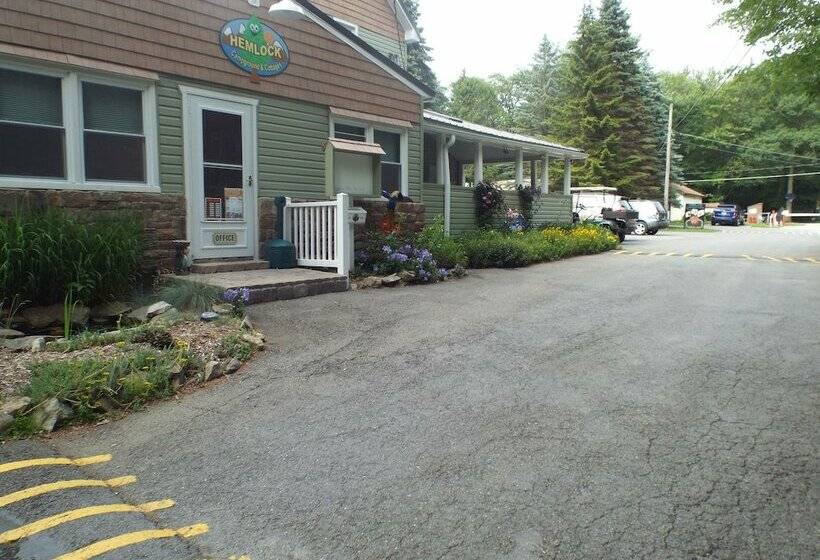 Отель Hemlock Campground And Cottages