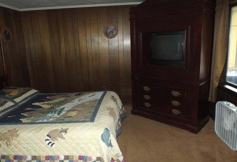 Отель Hemlock Campground And Cottages