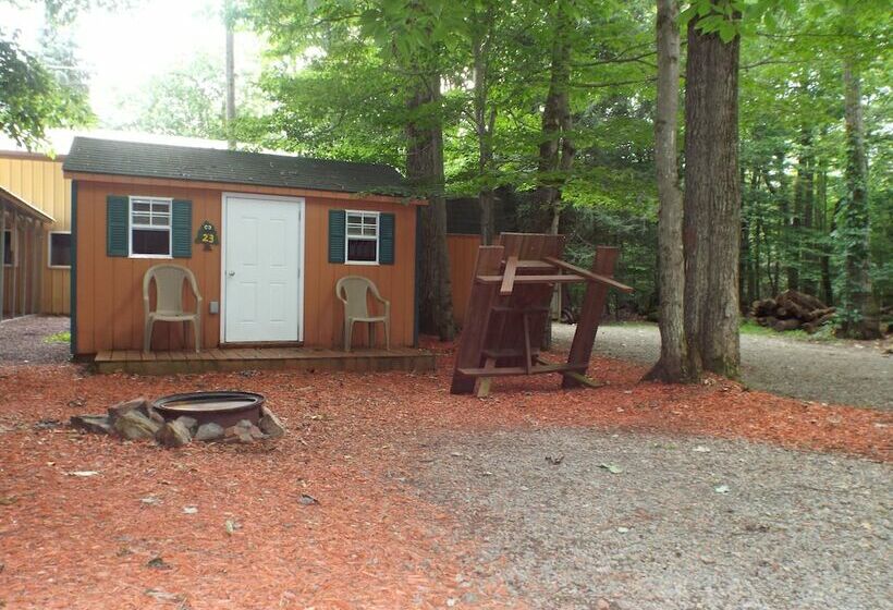Отель Hemlock Campground And Cottages