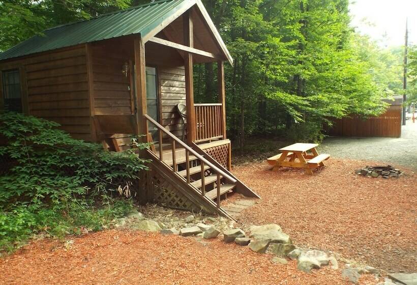 Отель Hemlock Campground And Cottages