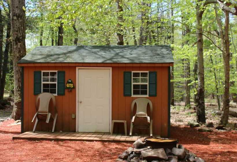 Отель Hemlock Campground And Cottages