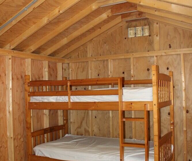 Отель Hemlock Campground And Cottages