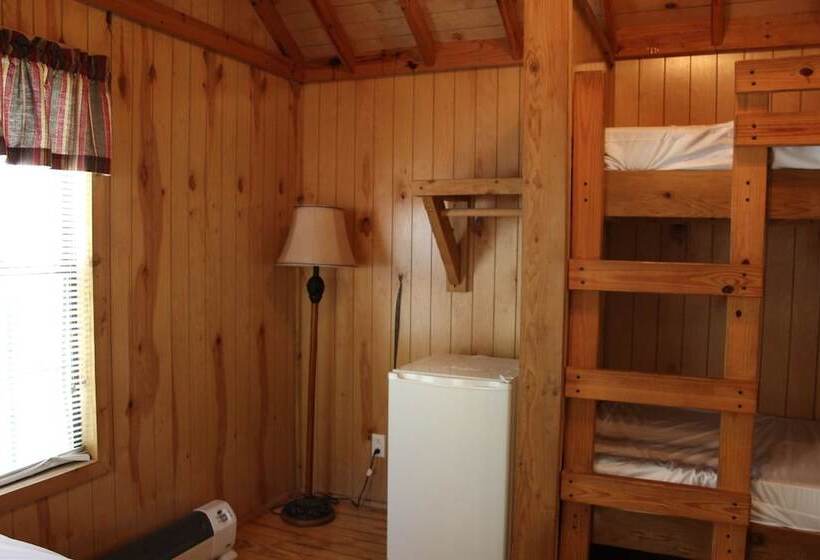 Отель Hemlock Campground And Cottages