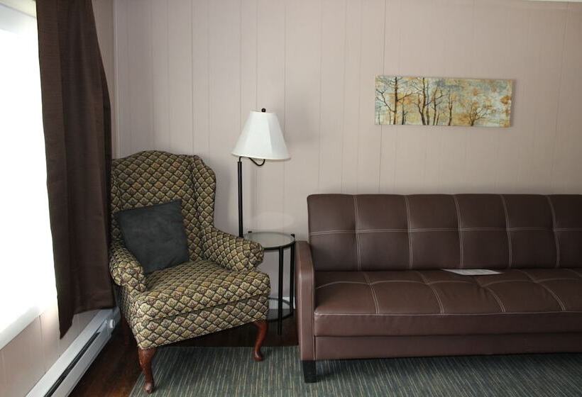 Отель Hemlock Campground And Cottages