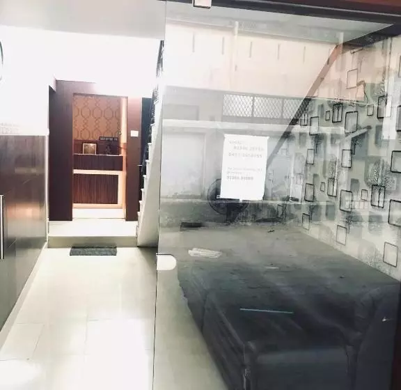 Hotelli Lakshmi Tourist Home