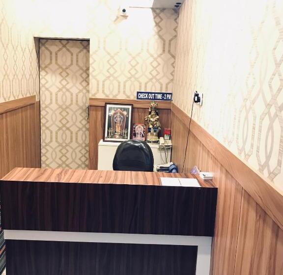 酒店 Lakshmi Tourist Home