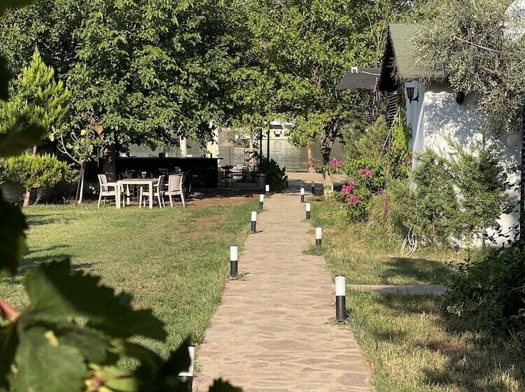 בית מלון כפרי Marimare Beach & Bungalow