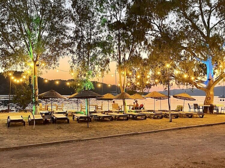 בית מלון כפרי Marimare Beach & Bungalow