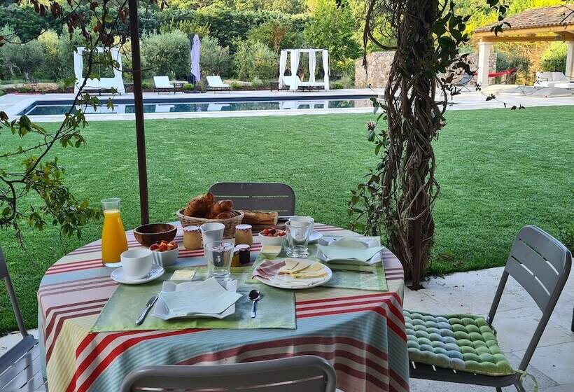 فندق Mas De Lure