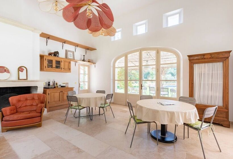 فندق Mas De Lure