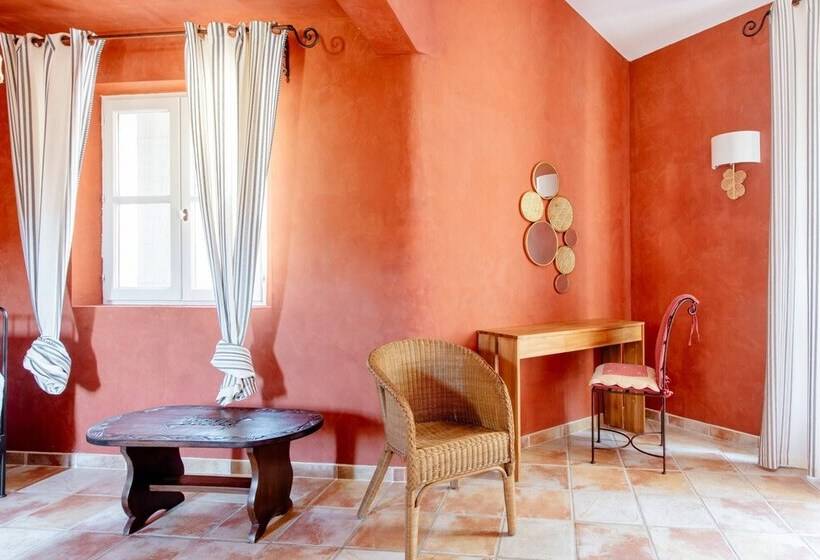 فندق Mas De Lure