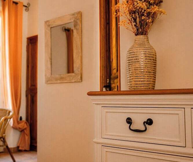 فندق Mas De Lure