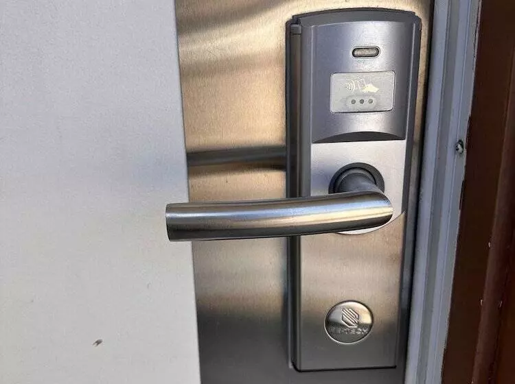 Motelli Howard Johnson By Wyndham Edson