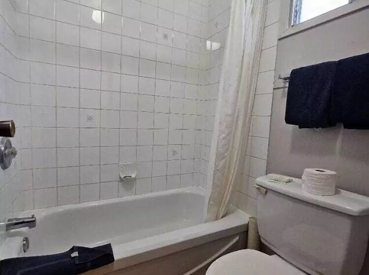 Motelli Howard Johnson By Wyndham Edson