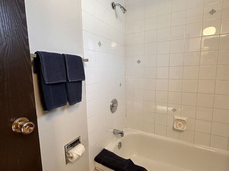 Motelli Howard Johnson By Wyndham Edson