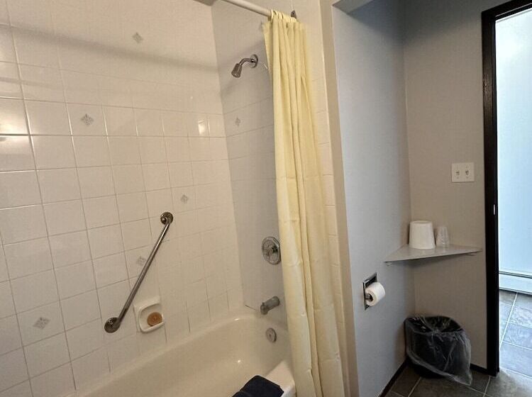 Motelli Howard Johnson By Wyndham Edson