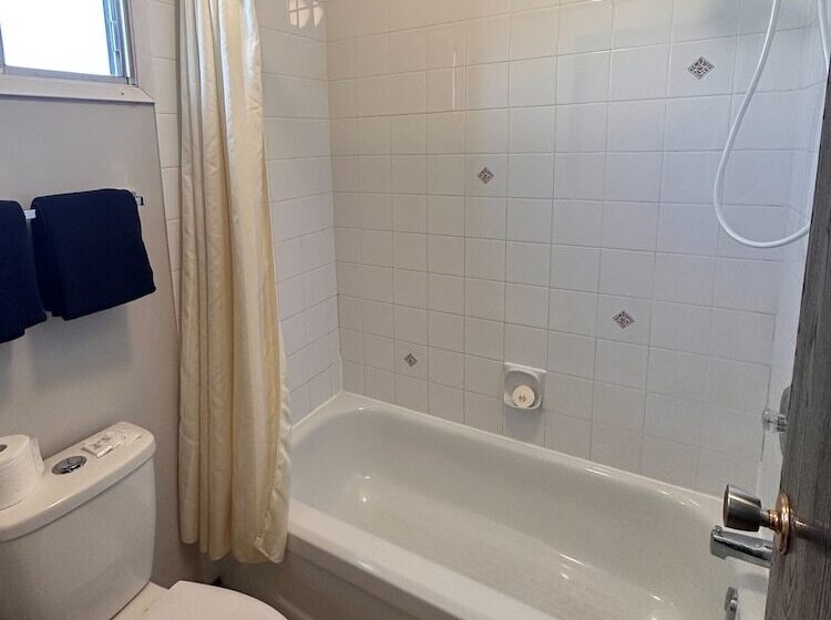 Motelli Howard Johnson By Wyndham Edson