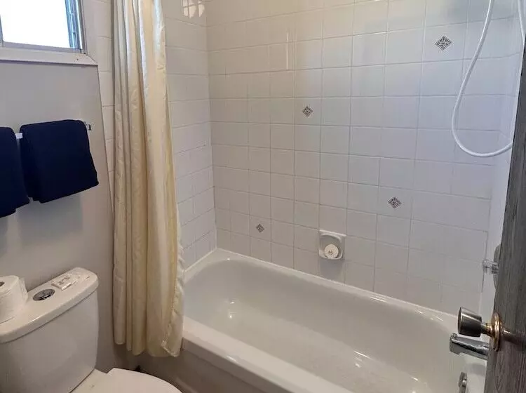 Motelli Howard Johnson By Wyndham Edson